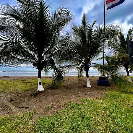 Cabinas Playa Bandera Bed & Breakfast Parrita Exterior foto