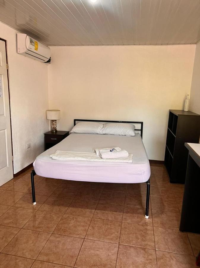 Cabinas Playa Bandera Bed & Breakfast Parrita Exterior foto