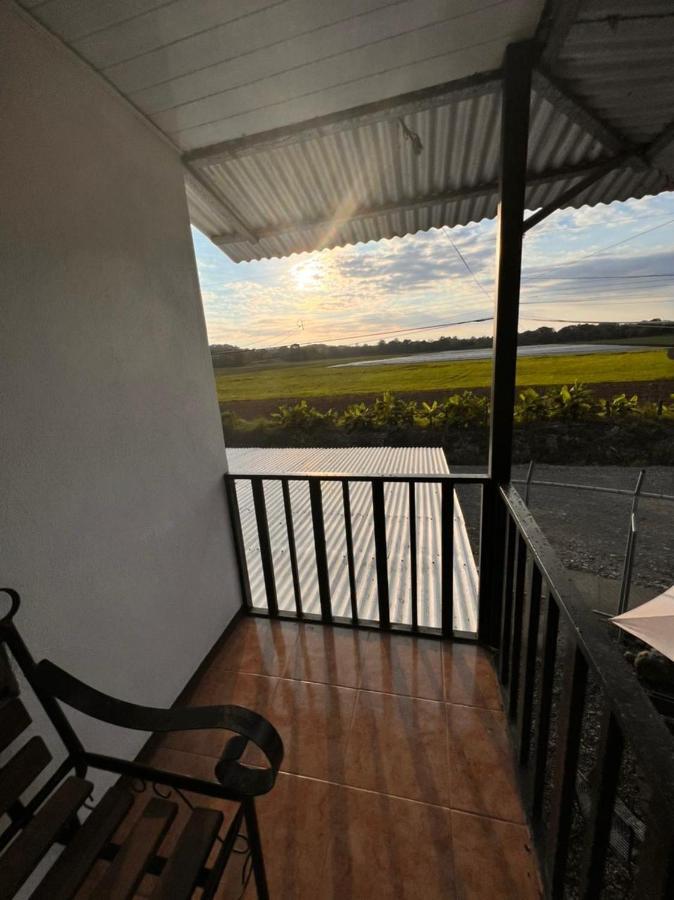 Cabinas Playa Bandera Bed & Breakfast Parrita Exterior foto